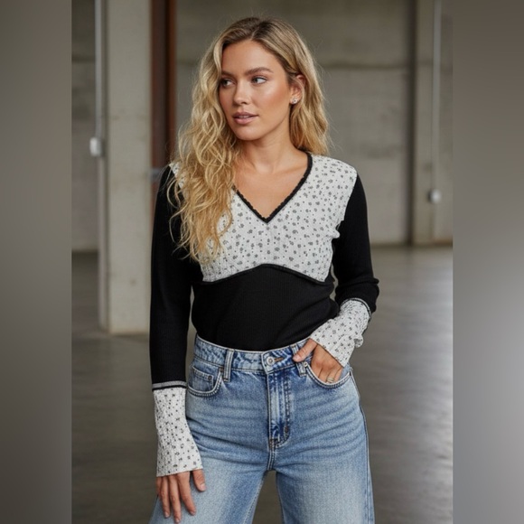 NWT POL Waffle Knit Long Sleeve Thermal Top Contrast Floral Textured Material - Picture 2 of 6